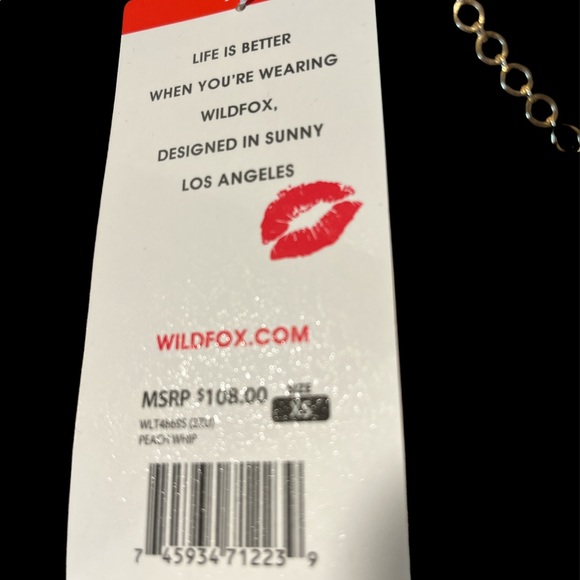 Wildfox Label Super Cute Sweater Perfect For Fall 🥂 - Picture 3 of 4